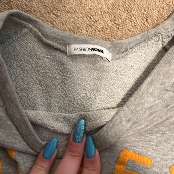 Crop sweatshirt. - Picture 2 of 2